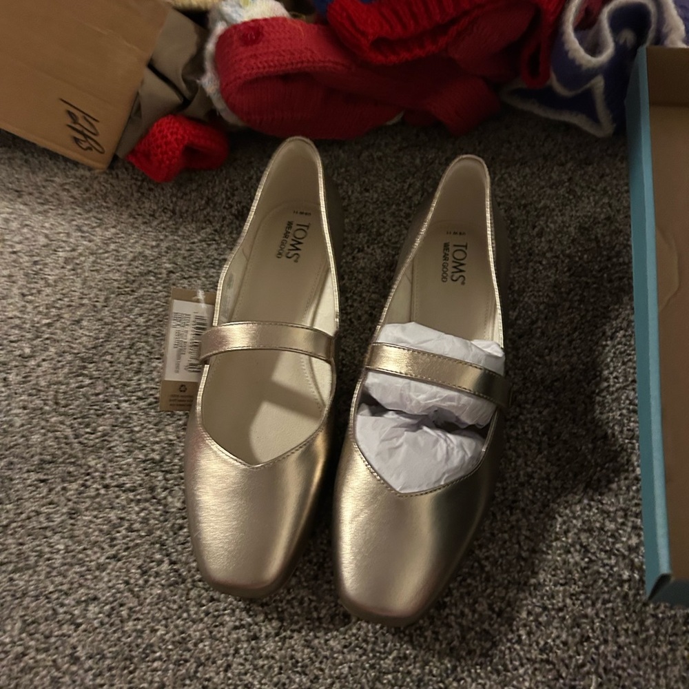 TOMS NWT Mary Jane’s